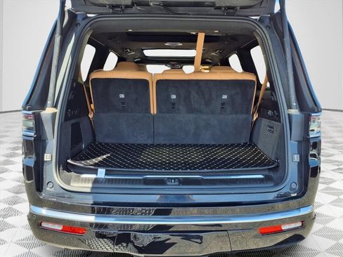 Used 2022 Jeep Grand Wagoneer Series III w/ Rear Seat Video Group 1 AWD/4WD image 7