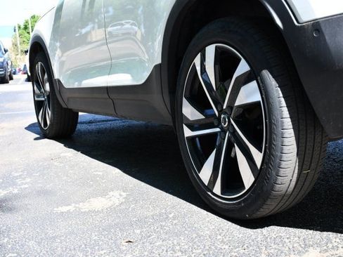 Used 2023 Volvo XC40 B5 Plus w/ Driver Assist Package AWD/4WD image 9