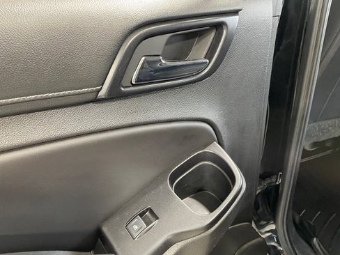 Used 2017 GMC Yukon SLT image 19