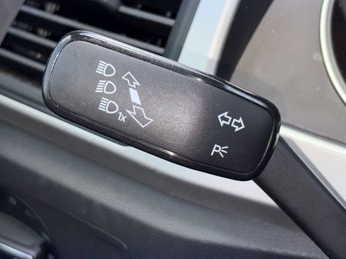 Used 2021 Volkswagen Atlas Cross Sport SE FWD image 22