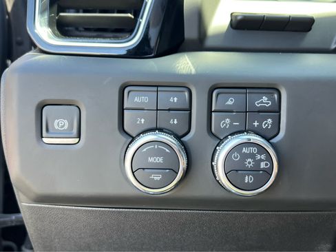 Used 2025 GMC Sierra 3500 Denali Ultimate AWD/4WD image 32