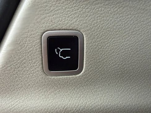 Used 2022 Chrysler Pacifica Touring-L FWD image 24