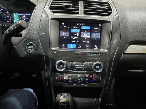 Used 2018 Ford Explorer XLT w/ Equipment Group 202A image 38