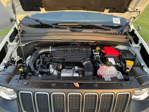Used 2023 Jeep Renegade Latitude AWD/4WD image 30