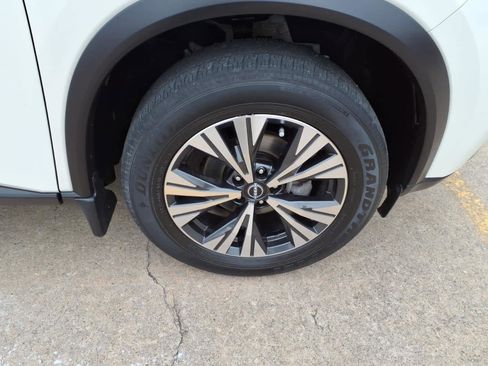 Used 2023 Nissan Rogue SV image 8