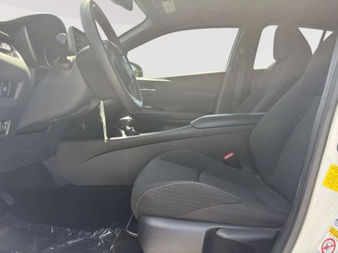 Used 2019 Toyota C-HR LE FWD image 20
