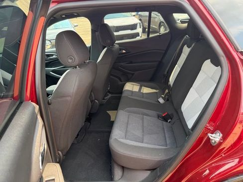 Used 2025 Chevrolet Trax RS w/ Sunroof Package FWD image 10