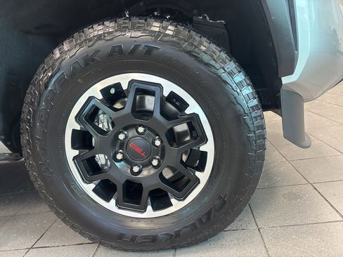 Used 2025 Toyota Tacoma Limited image 9