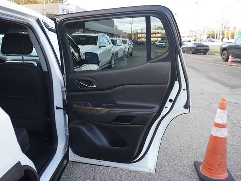 Used 2020 GMC Acadia SLE image 24