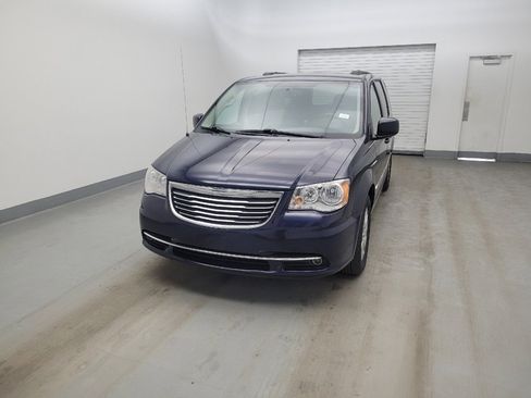 Used 2016 Chrysler Town & Country Touring image 15