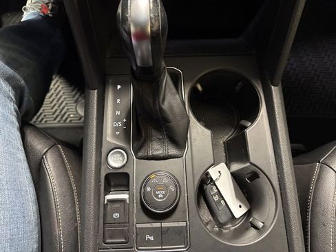 Used 2020 Volkswagen Atlas Cross Sport SE image 10