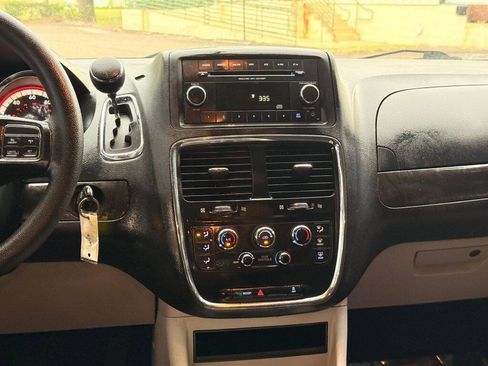 Used 2014 Dodge Grand Caravan SXT FWD image 15