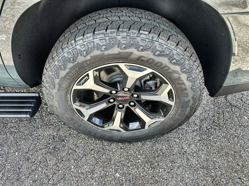 New 2026 GMC Yukon AT4 w/ AT4 Premium Plus Package AWD/4WD image 12