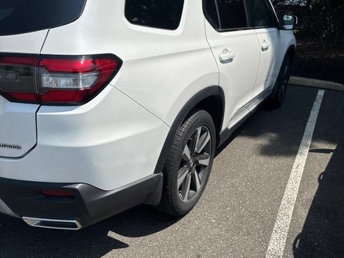 Used 2023 Honda Pilot Touring image 4