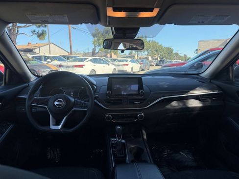 Used 2025 Nissan Altima 2.5 SV image 30