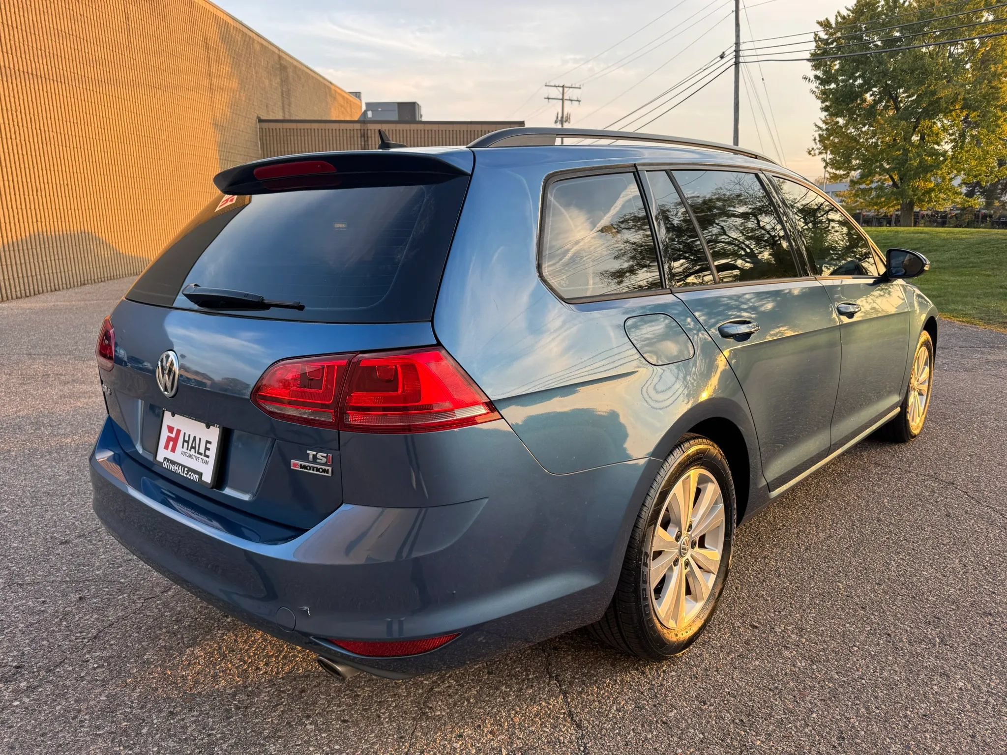 Used 2017 Volkswagen Golf S AWD/4WD image 9