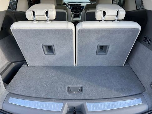 Certified 2025 Cadillac XT6 Premium Luxury image 17