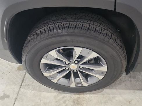 Used 2025 Chevrolet Equinox LT FWD image 16
