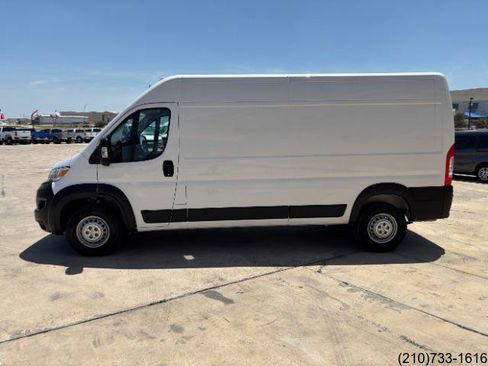 Used 2025 RAM ProMaster 3500 w/ Convenience Group FWD image 4