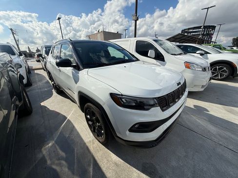 Used 2023 Jeep Compass Altitude image 3