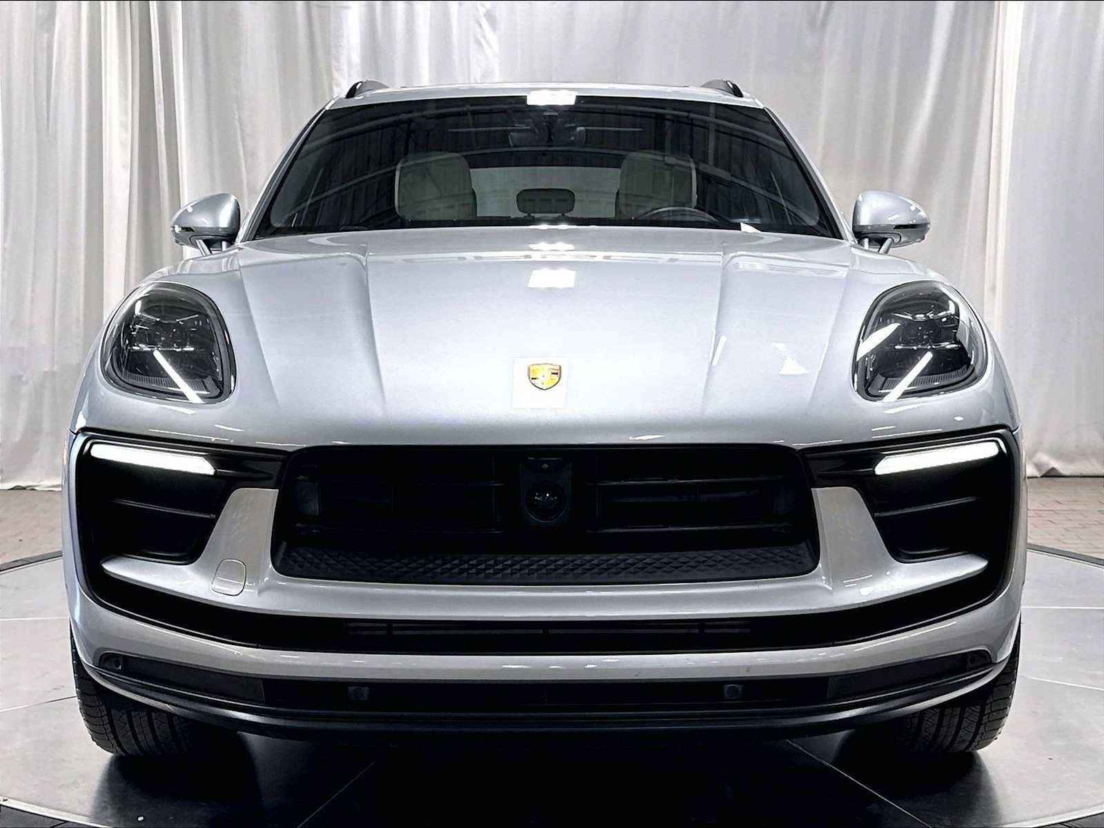 Used 2026 Porsche Macan AWD/4WD image 13