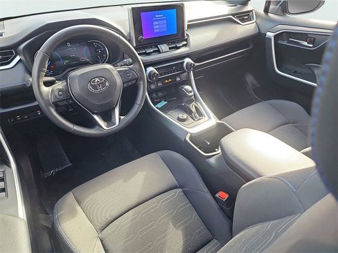 Used 2024 Toyota RAV4 SE image 11
