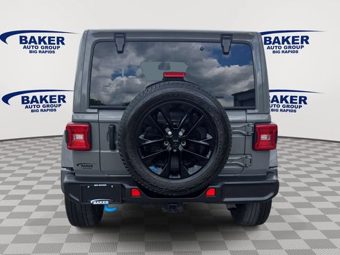 Used 2023 Jeep Wrangler Unlimited Sahara w/ Cold Weather Group AWD/4WD image 4