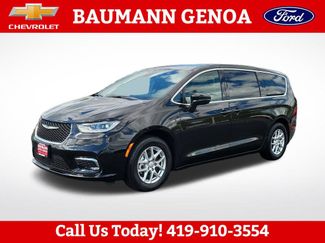 Used 2025 Chrysler Pacifica Select FWD 360° Tour