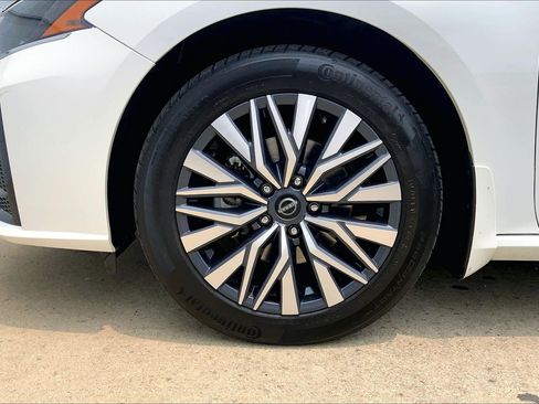 Used 2023 Nissan Altima 2.5 SV AWD/4WD image 11