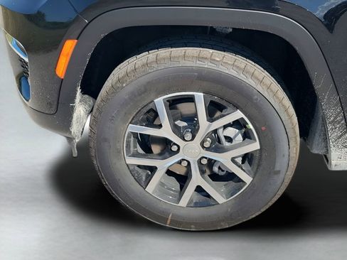 New 2025 Jeep Grand Cherokee Limited w/ Luxury Tech Group II AWD/4WD image 17