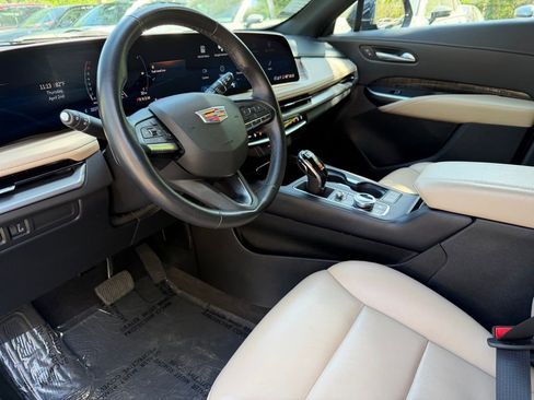 Used 2025 Cadillac XT4 Premium Luxury image 18