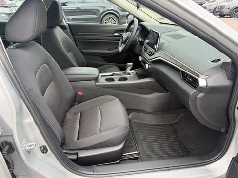 Certified 2025 Nissan Altima 2.5 SV FWD image 26