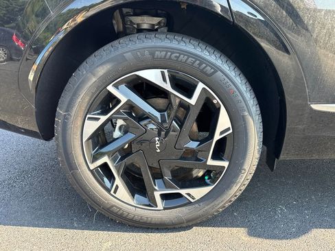 Certified 2025 Kia Sportage SX AWD/4WD image 17