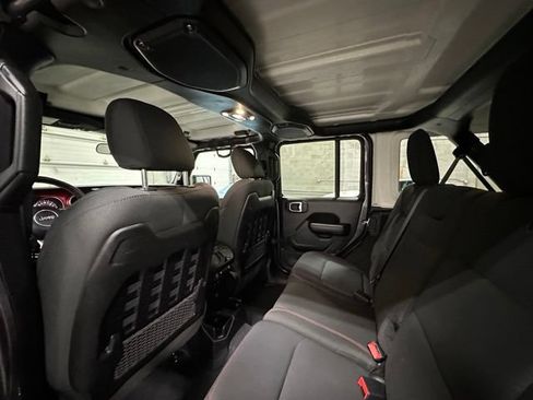 Used 2021 Jeep Wrangler Unlimited Rubicon w/ Cold Weather Group AWD/4WD image 15