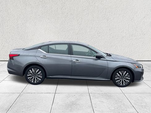 Used 2024 Nissan Altima 2.5 SV image 10