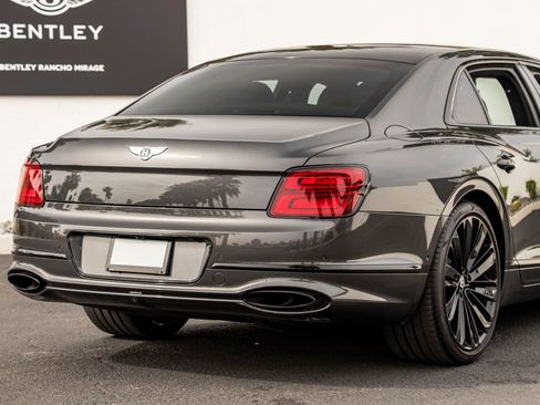 Certified 2023 Bentley Flying Spur W12 image 12
