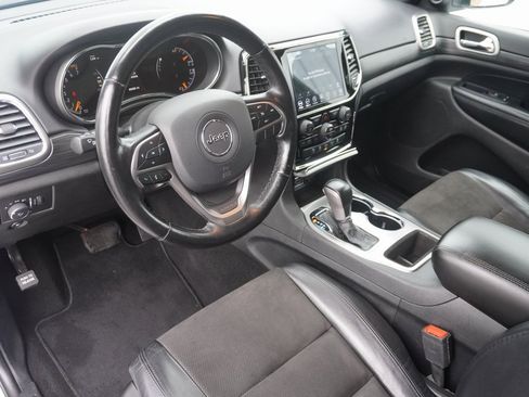 Used 2020 Jeep Grand Cherokee Altitude image 10