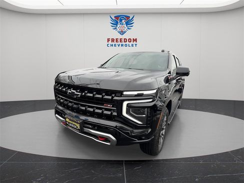 Used 2025 Chevrolet Suburban Z71 image 1