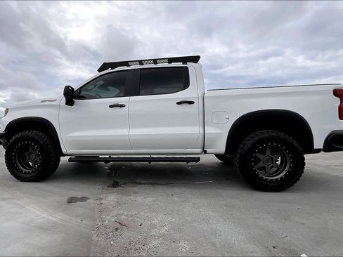 Used 2023 Chevrolet Silverado 1500 ZR2 image 3