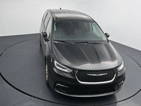 Used 2023 Chrysler Pacifica Touring-L FWD image 10