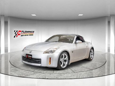 Used 2006 Nissan 350Z Touring RWD image 2