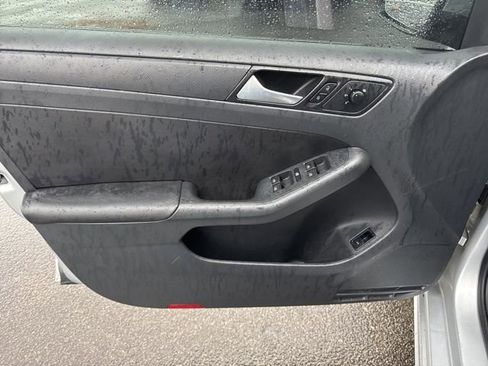 Used 2014 Volkswagen Jetta SE image 14