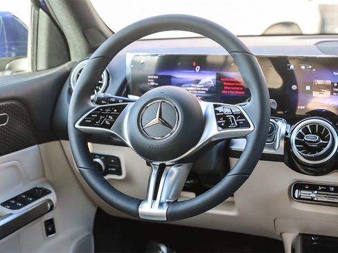 Used 2024 Mercedes-Benz EQB 300 4MATIC image 14