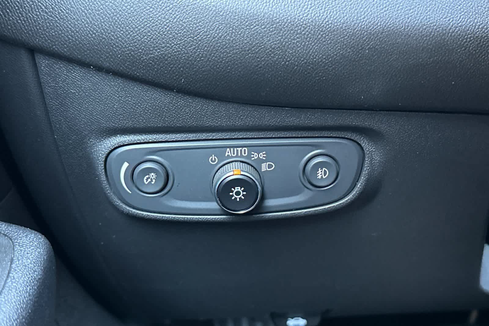 Used 2020 Chevrolet Equinox LT FWD image 30