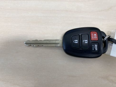 Used 2015 Toyota Corolla LE image 37