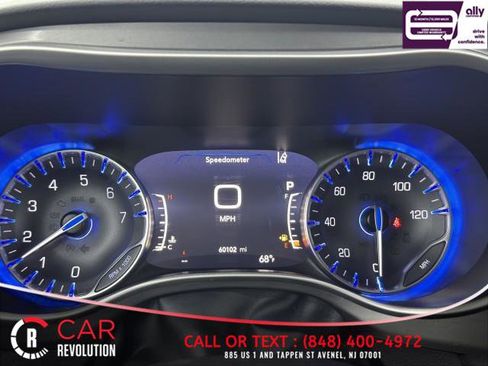 Used 2023 Chrysler Pacifica Touring-L FWD image 25