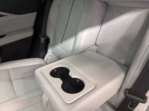 Used 2024 Cadillac Lyriq Luxury RWD image 14
