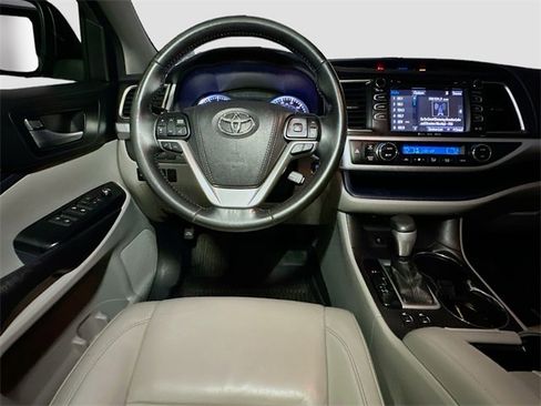 Used 2018 Toyota Highlander XLE image 35