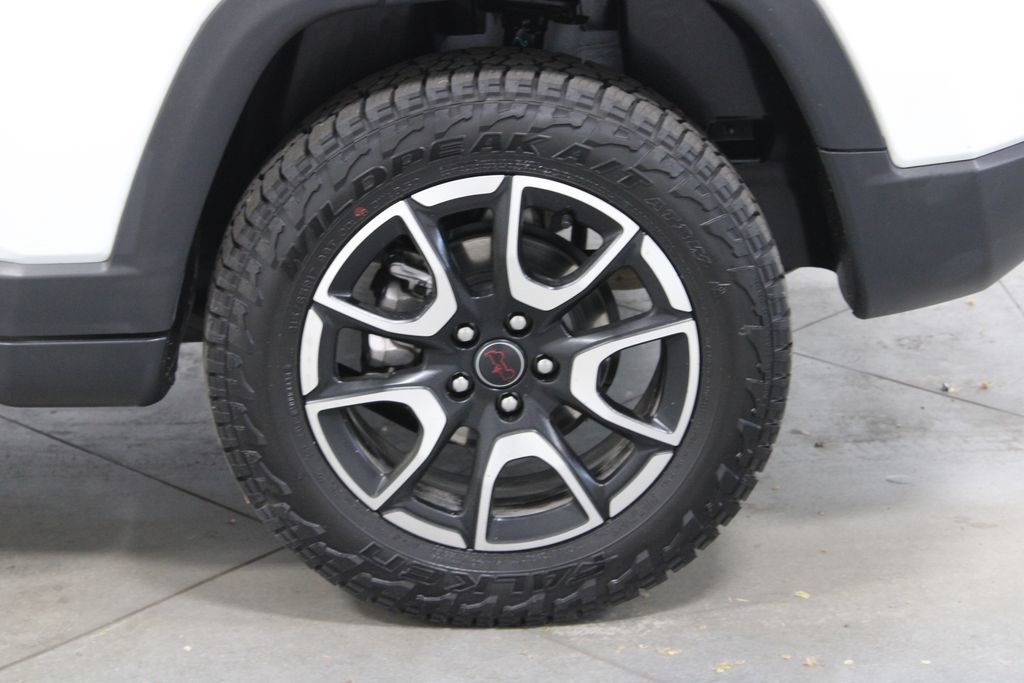 Used 2025 Jeep Compass Trailhawk AWD/4WD image 16