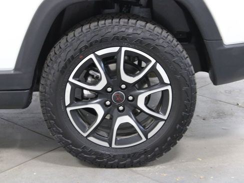Used 2025 Jeep Compass Trailhawk AWD/4WD image 16